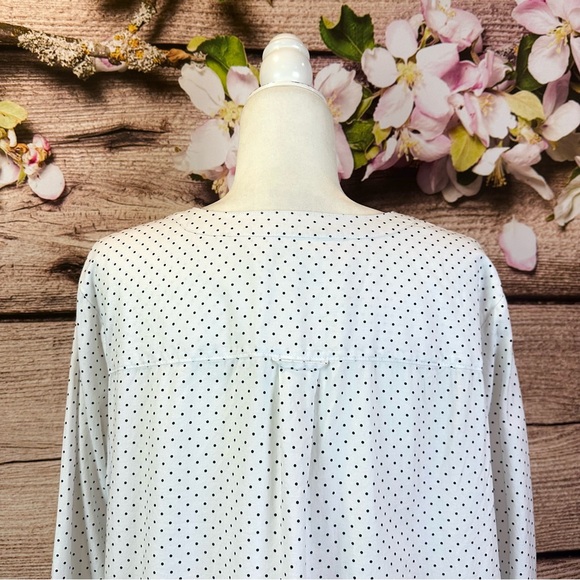 SOLD 🛍️ Croft & Barrow Women’s Cotton White Black Polka Dots Button Down Shirt - Picture 5 of 8